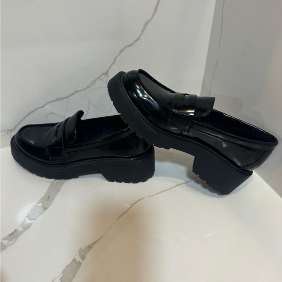 Shoes - Picture 3 of 4